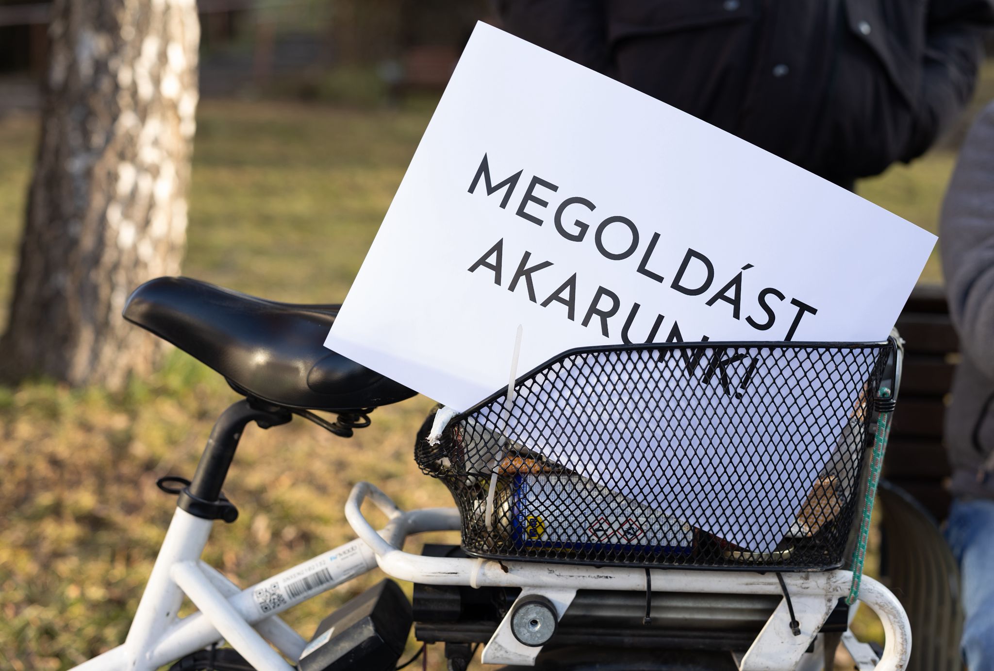 Székelyudvarhelyen is a megemelt adók ellen tüntettek Székelyudvarhelyen is a megemelt adók ellen tüntettek